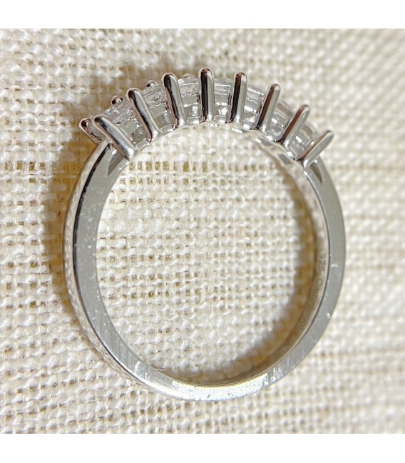 Anillo talla 13 (16,8 mm. de diámetro interior) de plata de ley 925 con 7 circonitas talla brillante 9075SOSPCM014.
